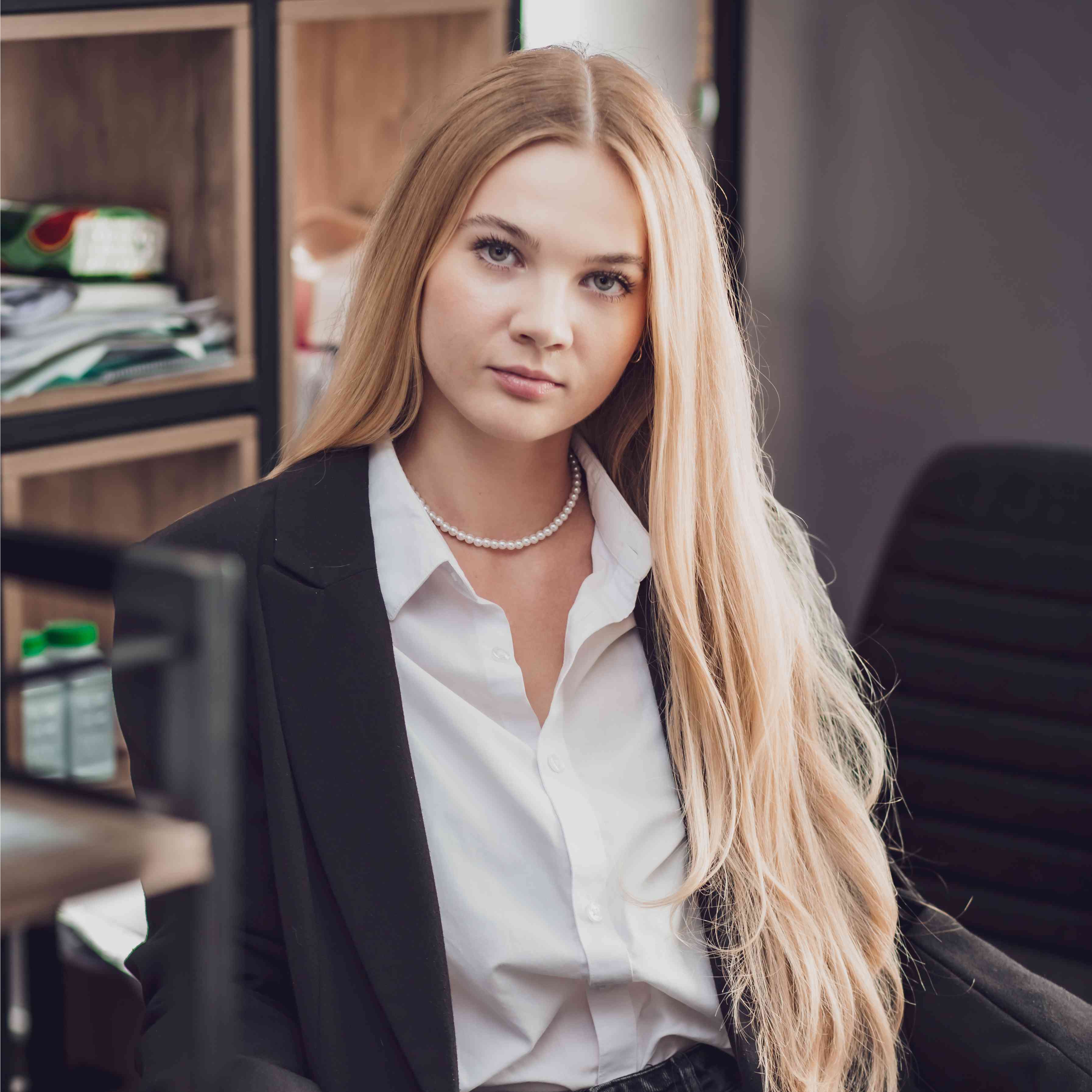 Тут мало бути фото