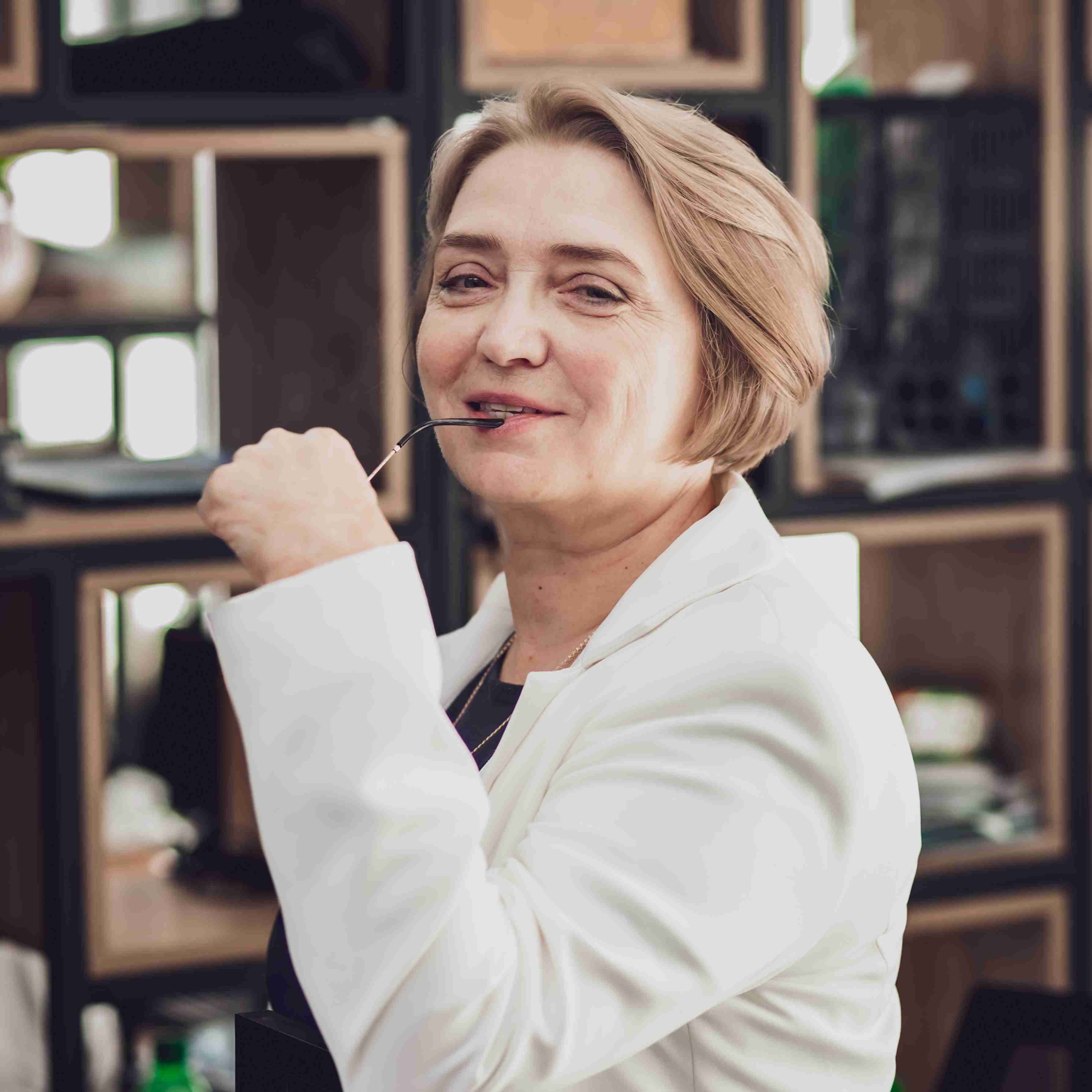 Тут мало бути фото