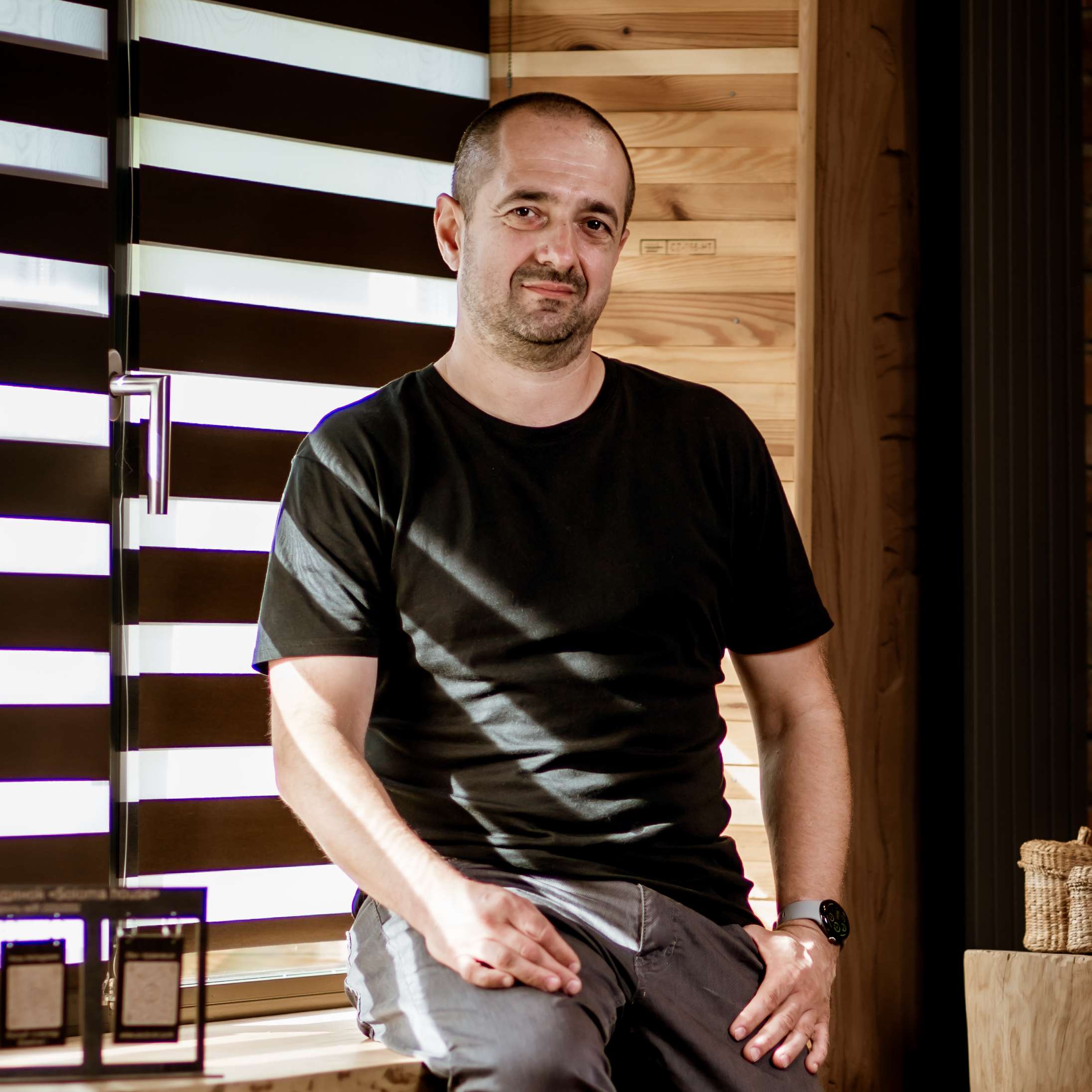 Тут мало бути фото